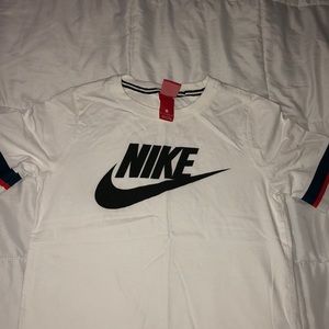 Short sleeve Nike shirt